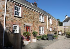 3 Bed Mid-Terrace Mews Cottage, St Saviour